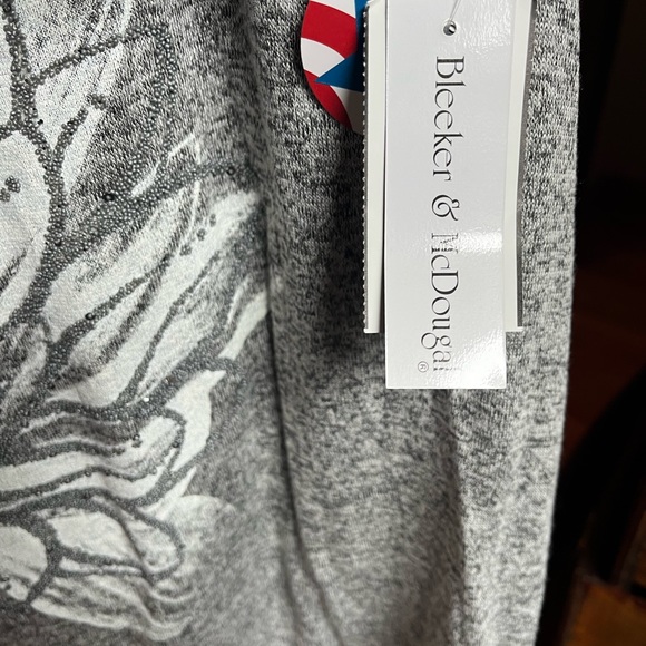 NWT Women's Top - Picture 2 of 4